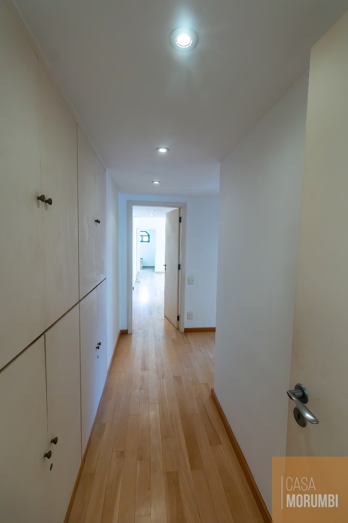 Apartamento para alugar com 3 quartos, 240m² - Foto 17