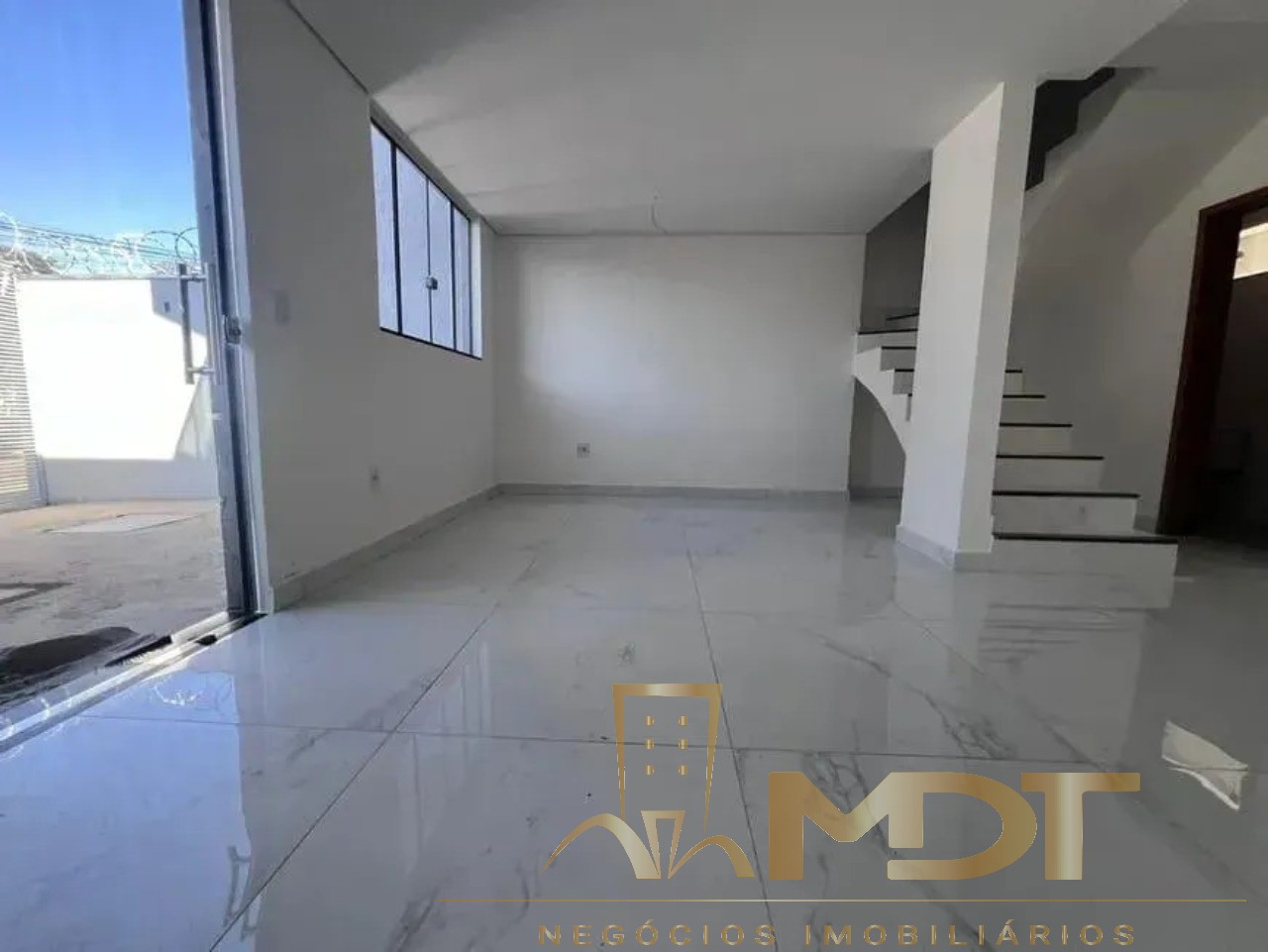 Casa à venda com 3 quartos, 154m² - Foto 4