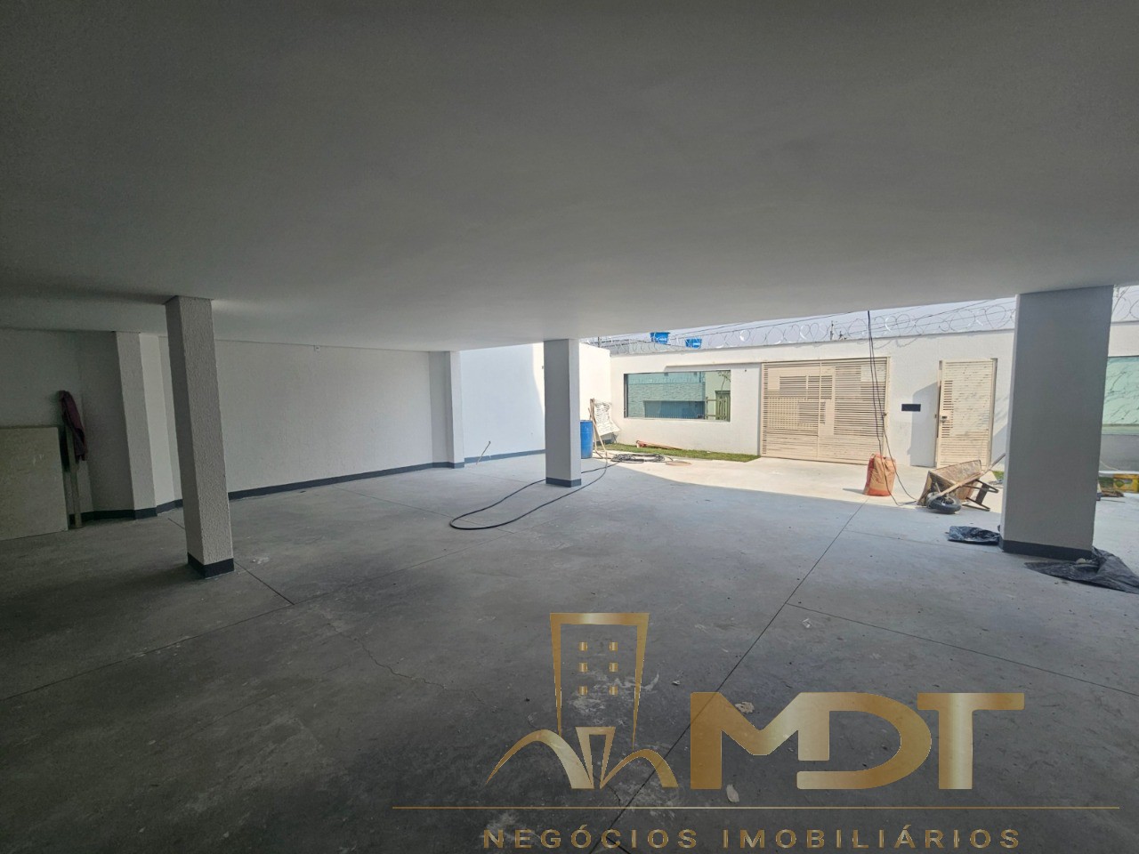 Apartamento à venda com 3 quartos, 64m² - Foto 2