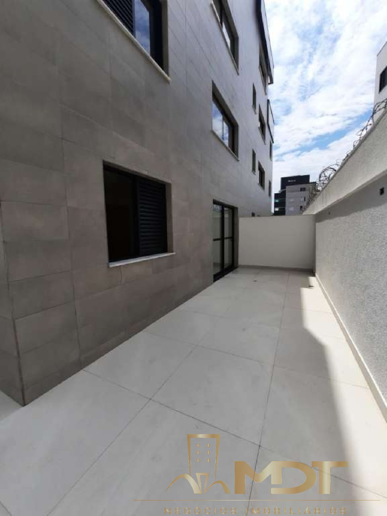 Apartamento à venda com 3 quartos, 161m² - Foto 4