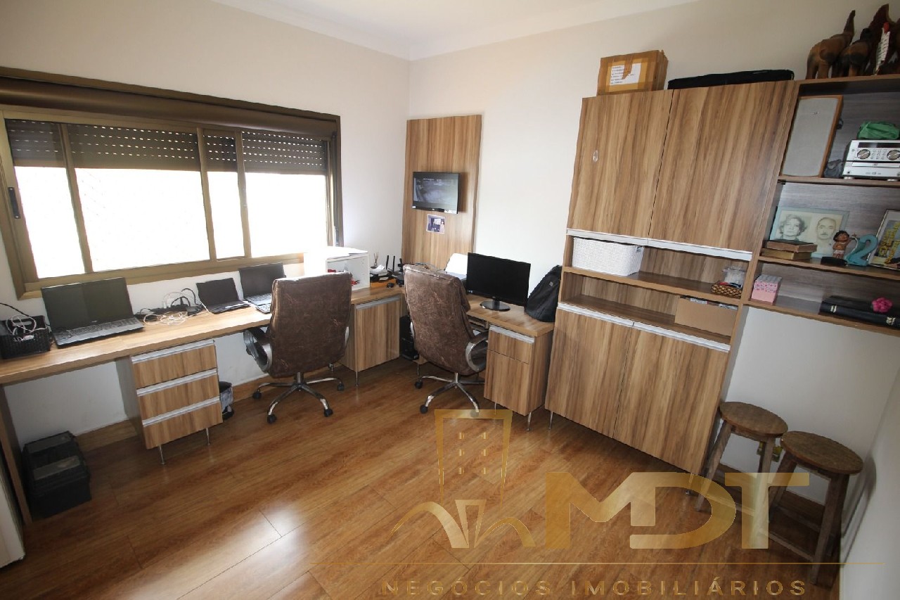 Casa à venda com 5 quartos, 220m² - Foto 3