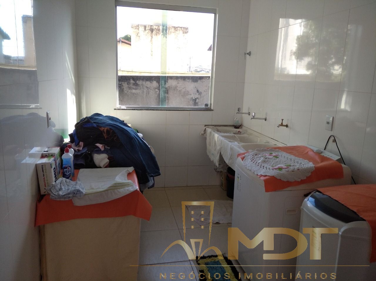 Casa à venda com 4 quartos, 300m² - Foto 2