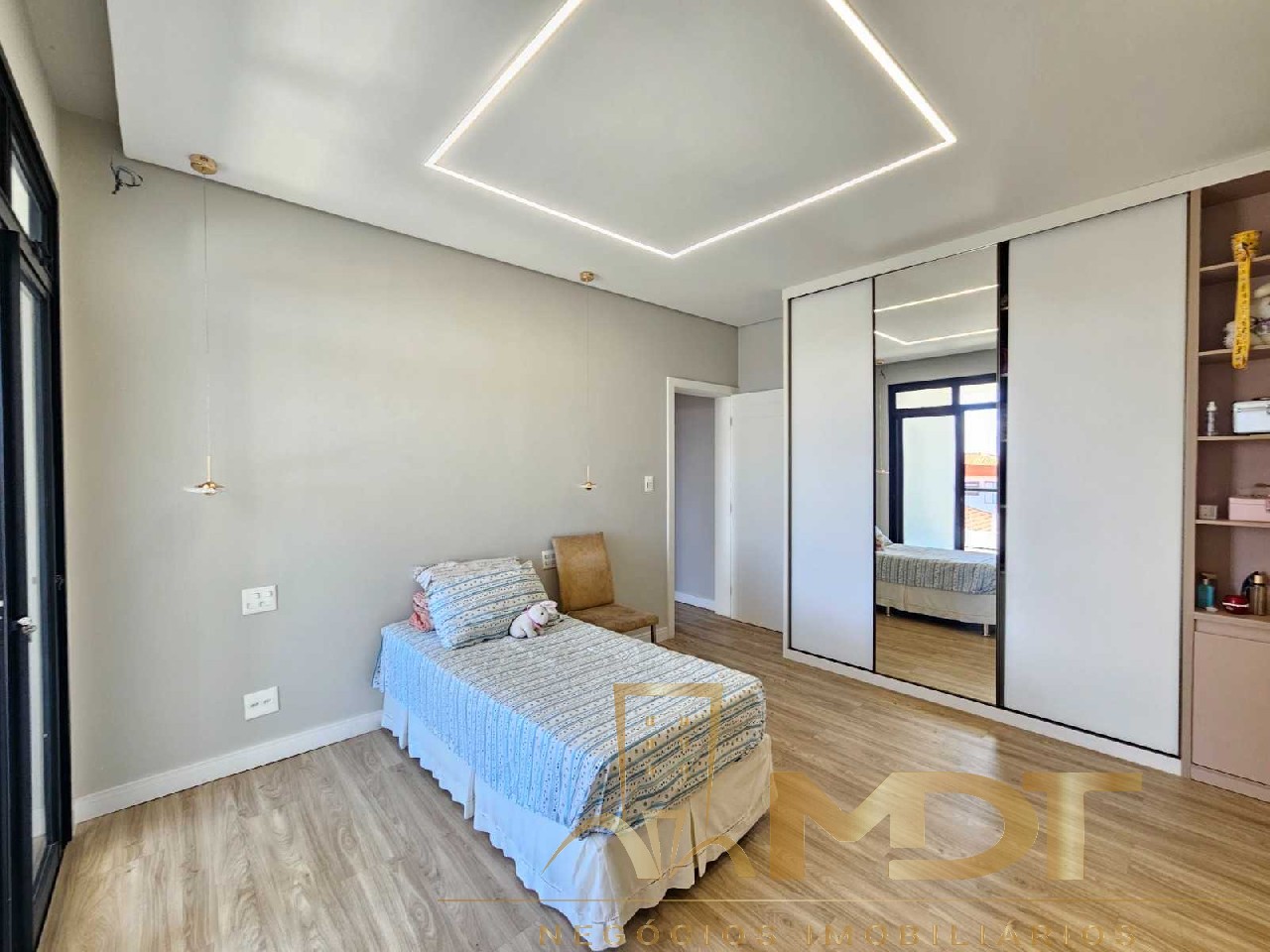 Casa à venda com 5 quartos, 310m² - Foto 26