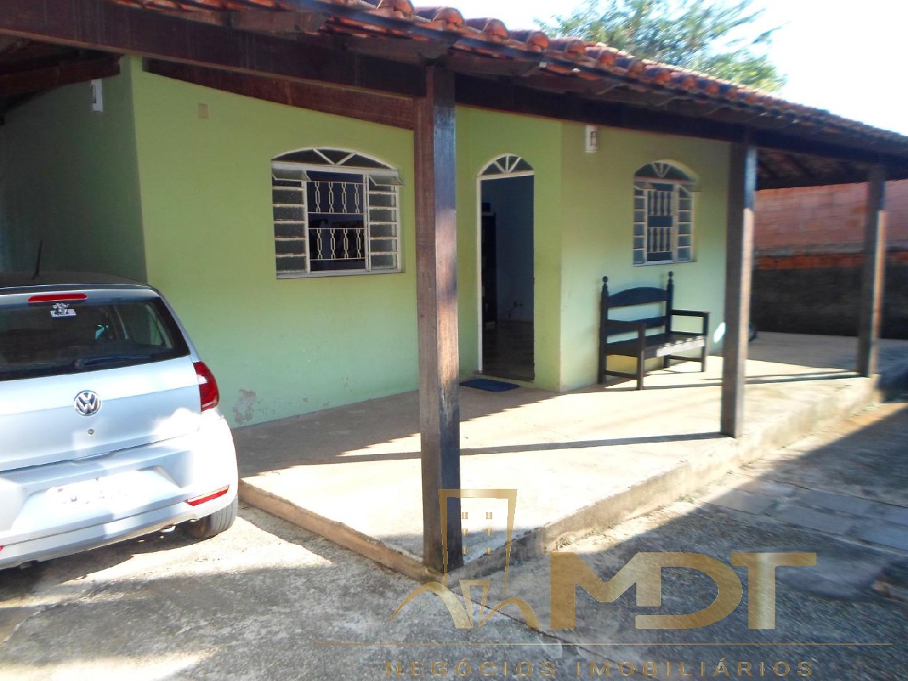 Casa à venda com 3 quartos, 200m² - Foto 1