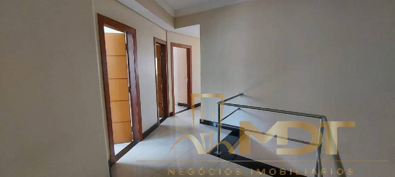 Casa à venda com 4 quartos, 300m² - Foto 15