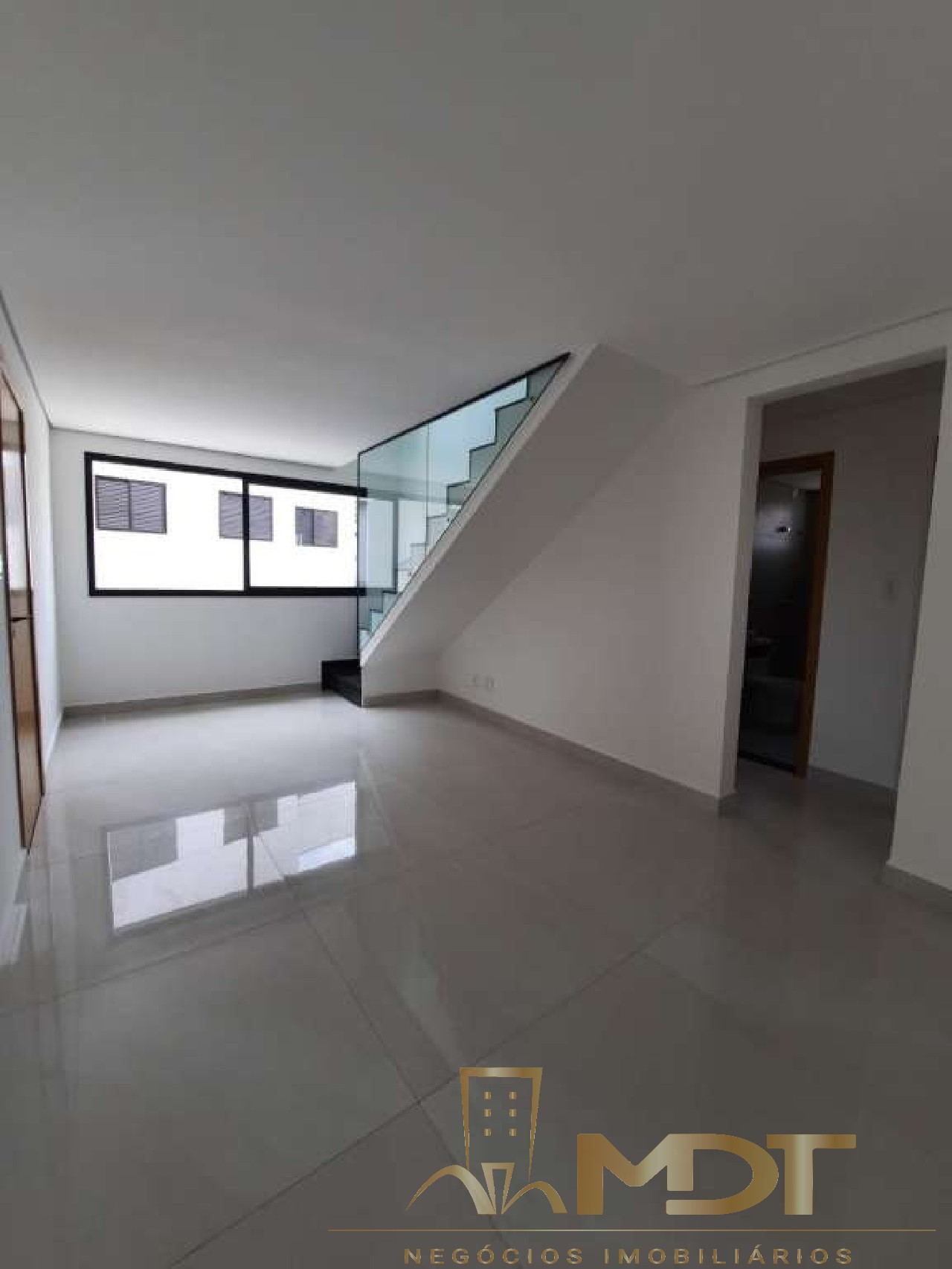 Cobertura à venda com 4 quartos, 157m² - Foto 2