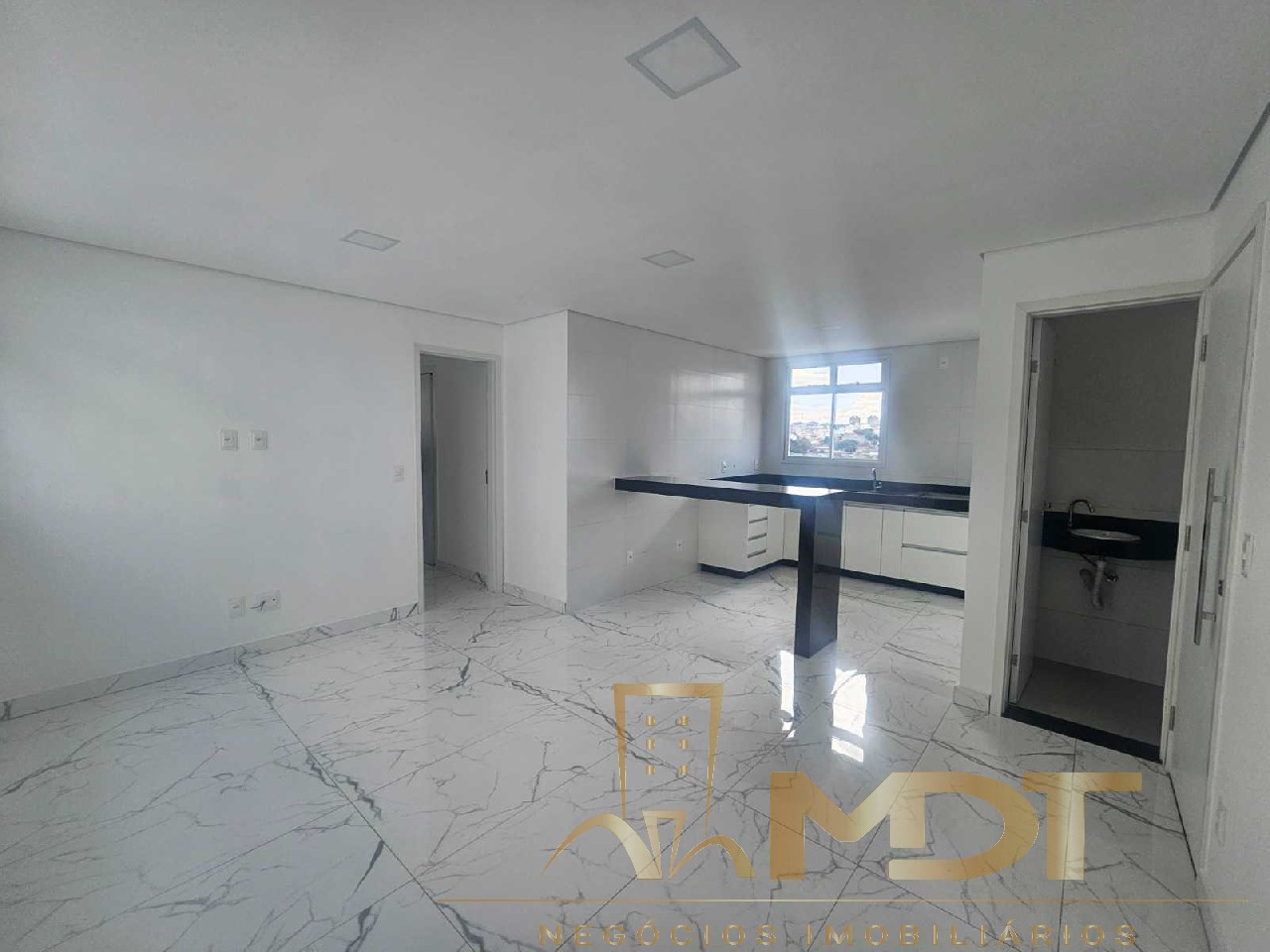 Apartamento à venda com 3 quartos, 75m² - Foto 1