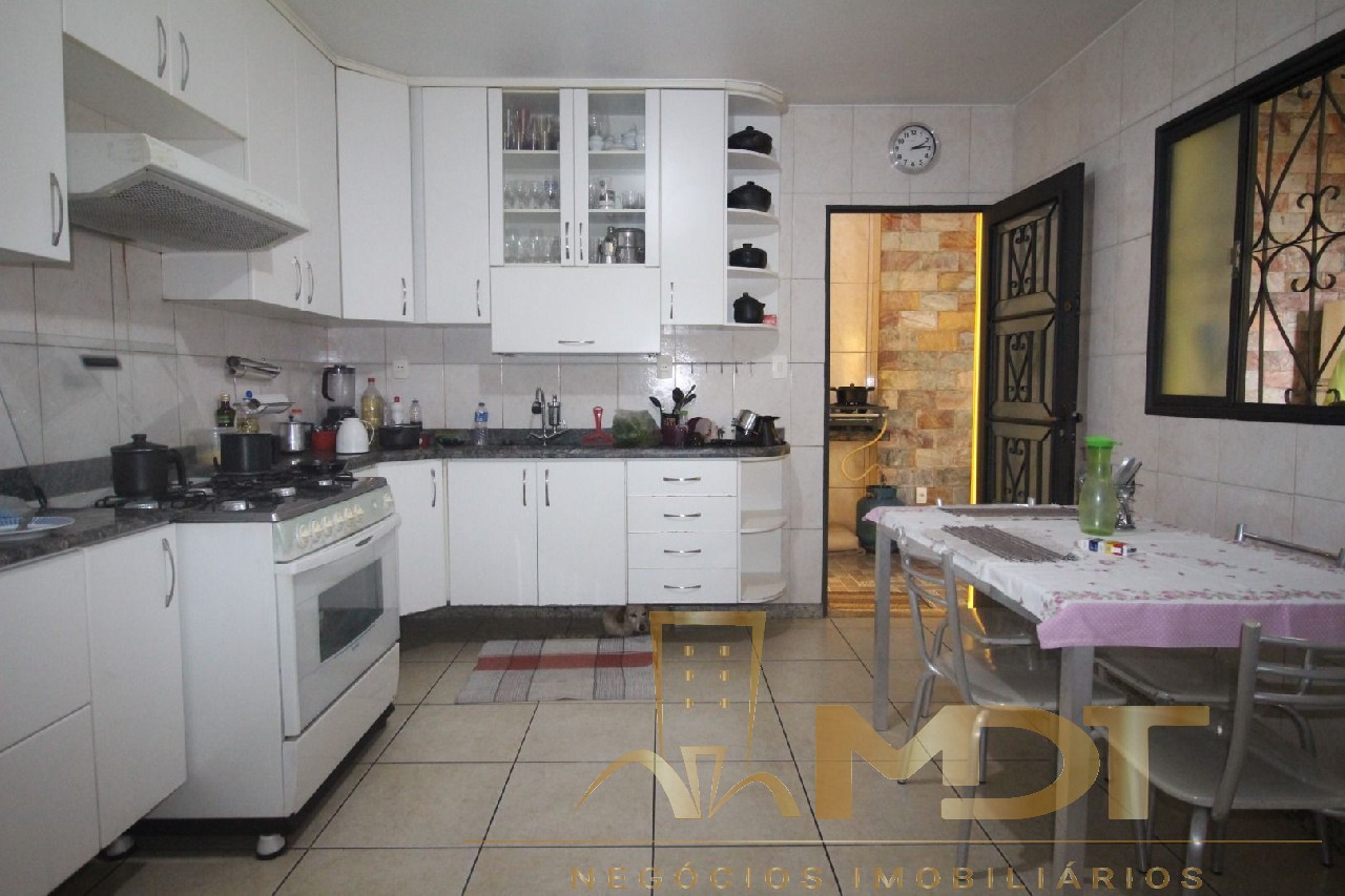 Casa à venda com 3 quartos, 200m² - Foto 28