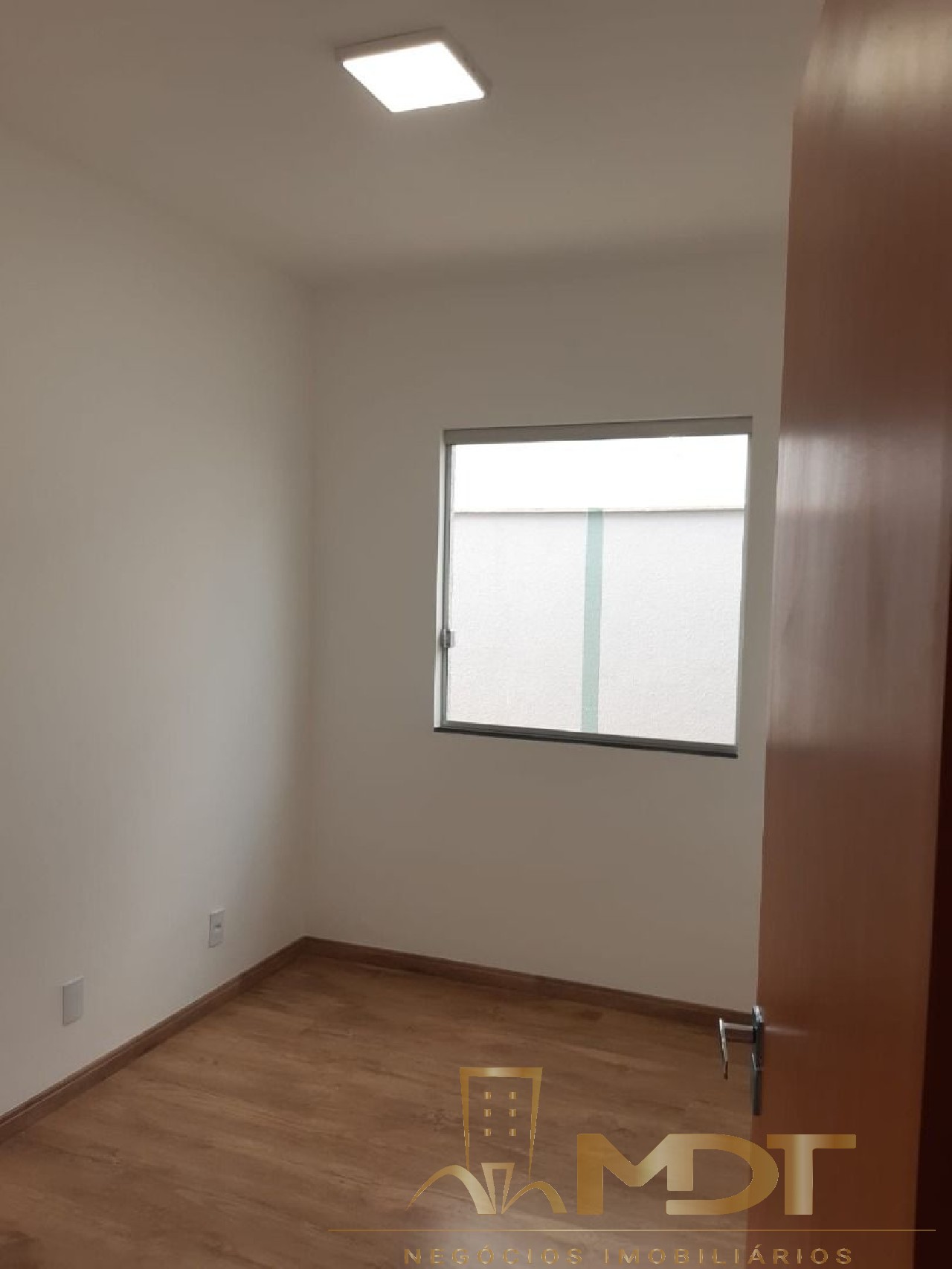 Casa à venda com 3 quartos, 90m² - Foto 2