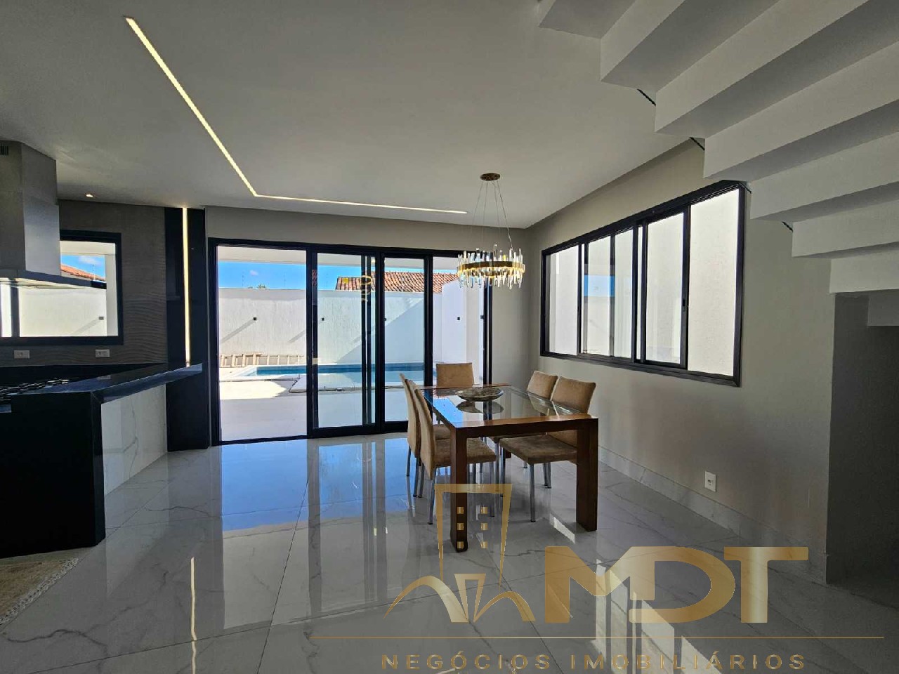 Casa à venda com 5 quartos, 310m² - Foto 16