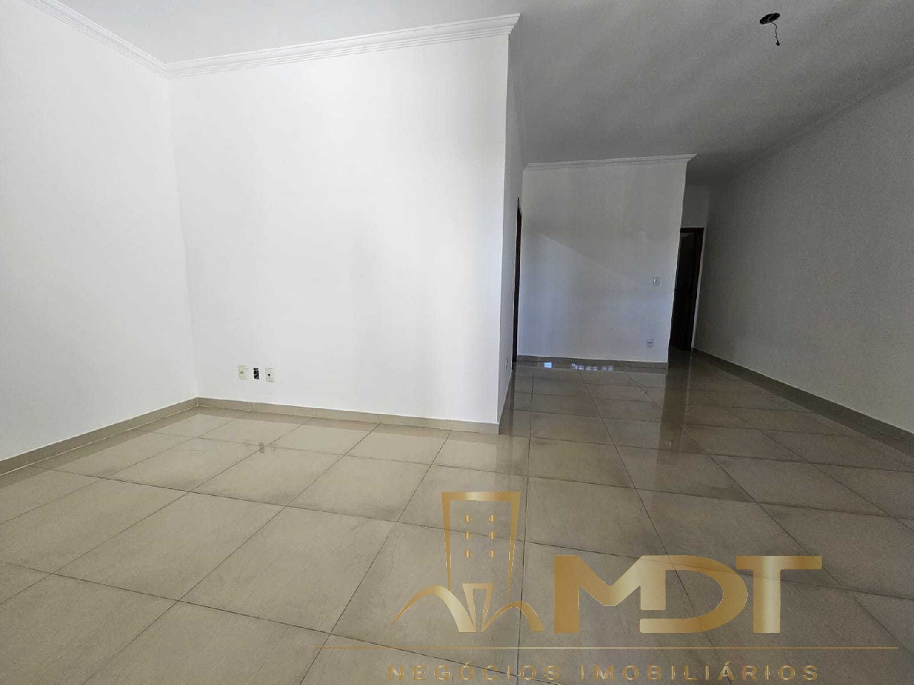 Casa à venda com 3 quartos, 105m² - Foto 2