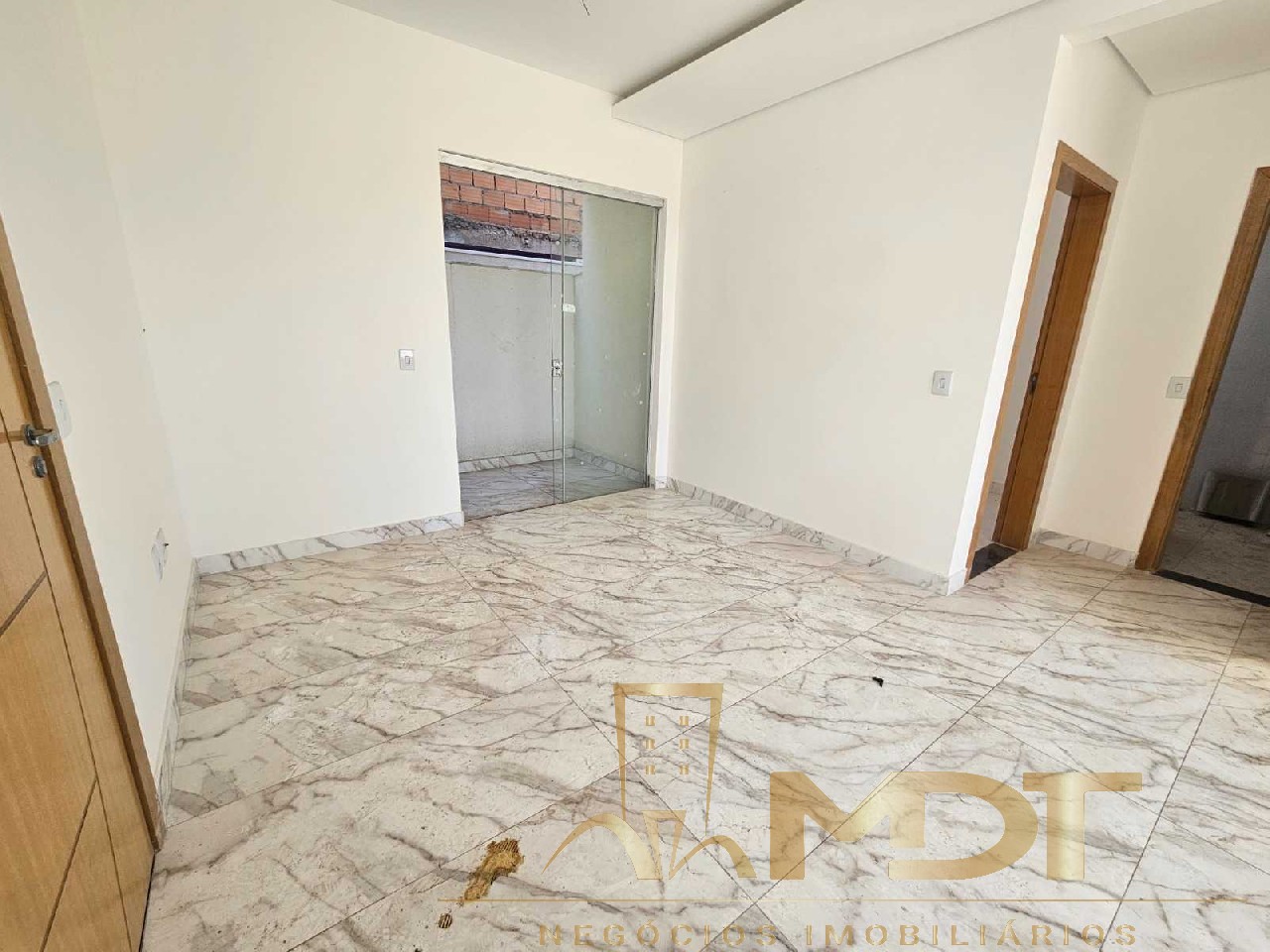 Apartamento à venda com 2 quartos, 80m² - Foto 2