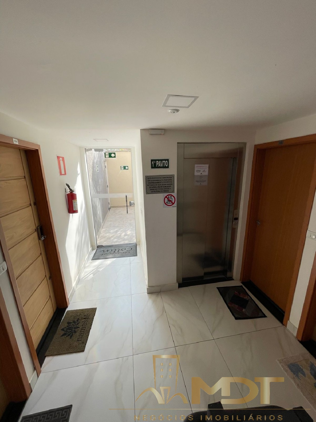 Apartamento à venda com 2 quartos, 56m² - Foto 2