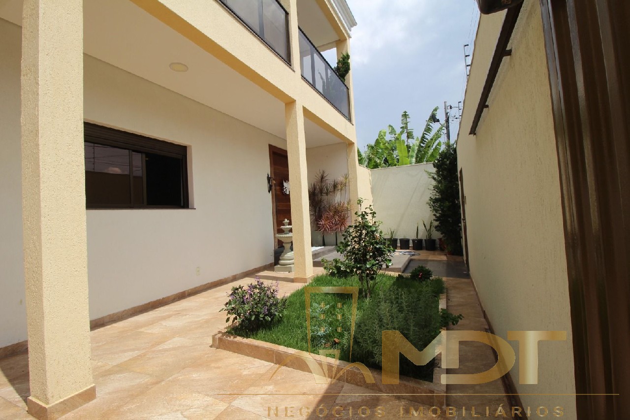 Casa à venda com 5 quartos, 220m² - Foto 5