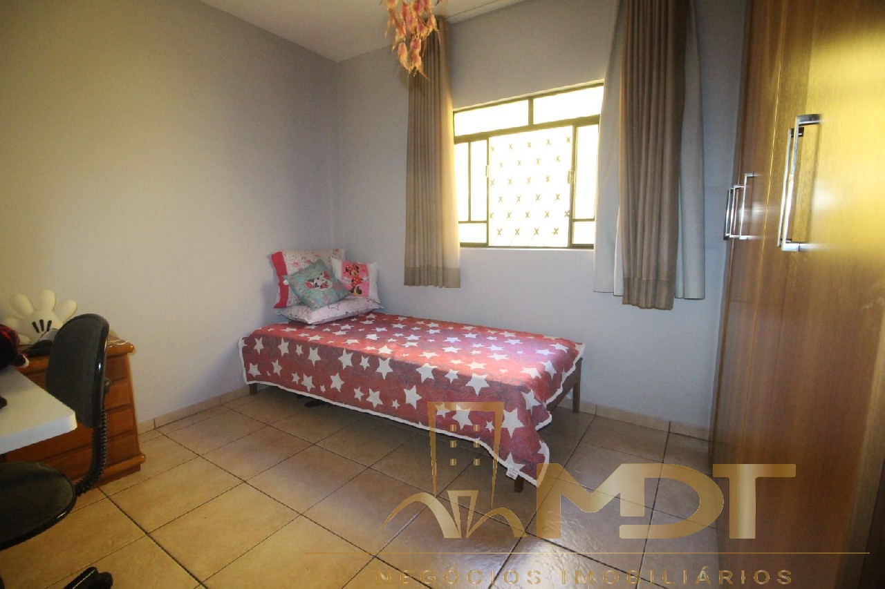 Casa à venda com 3 quartos, 200m² - Foto 18