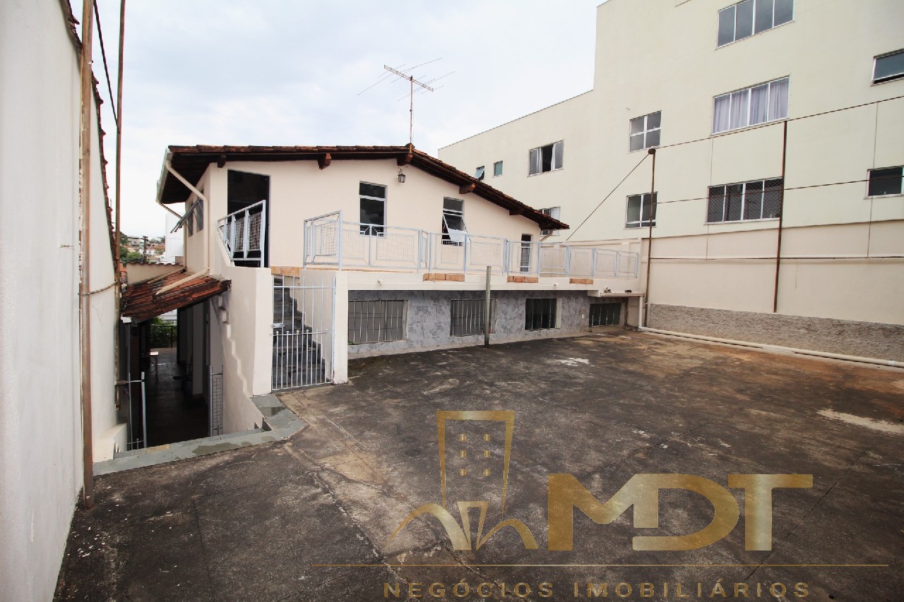 Casa à venda com 4 quartos, 200m² - Foto 3