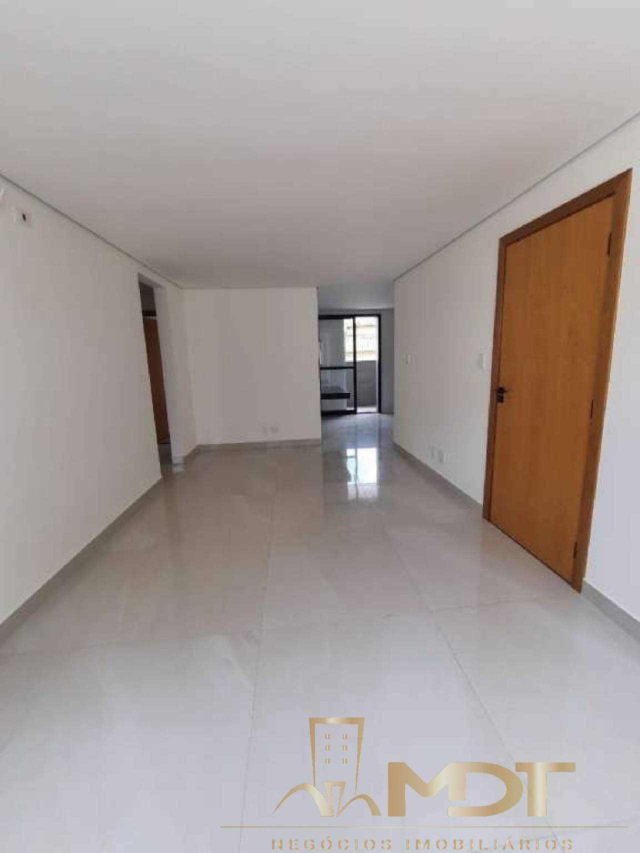 Apartamento à venda com 3 quartos, 81m² - Foto 2