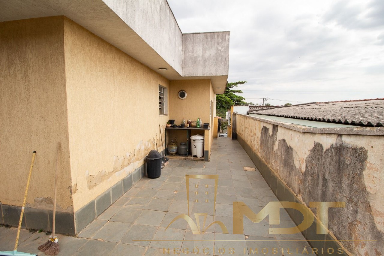 Casa à venda com 4 quartos, 250m² - Foto 9