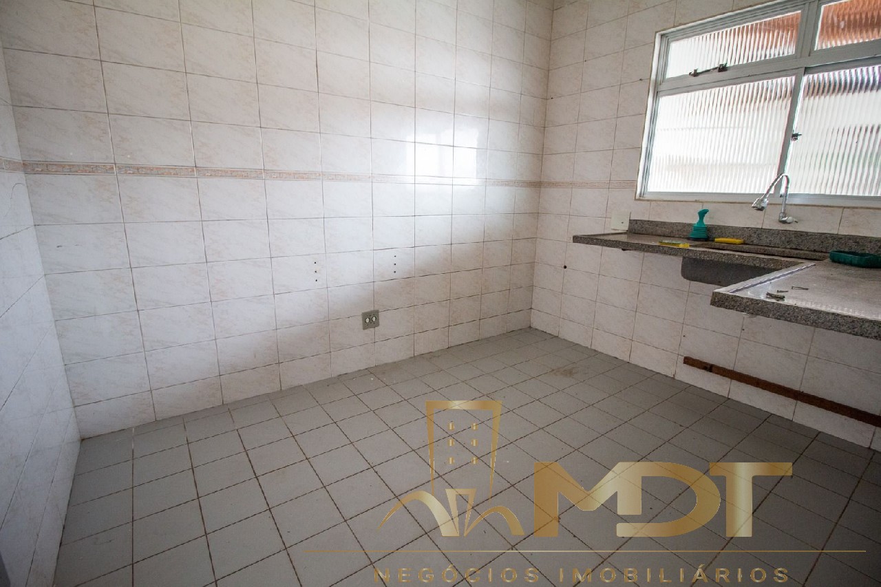 Casa à venda com 4 quartos, 250m² - Foto 11