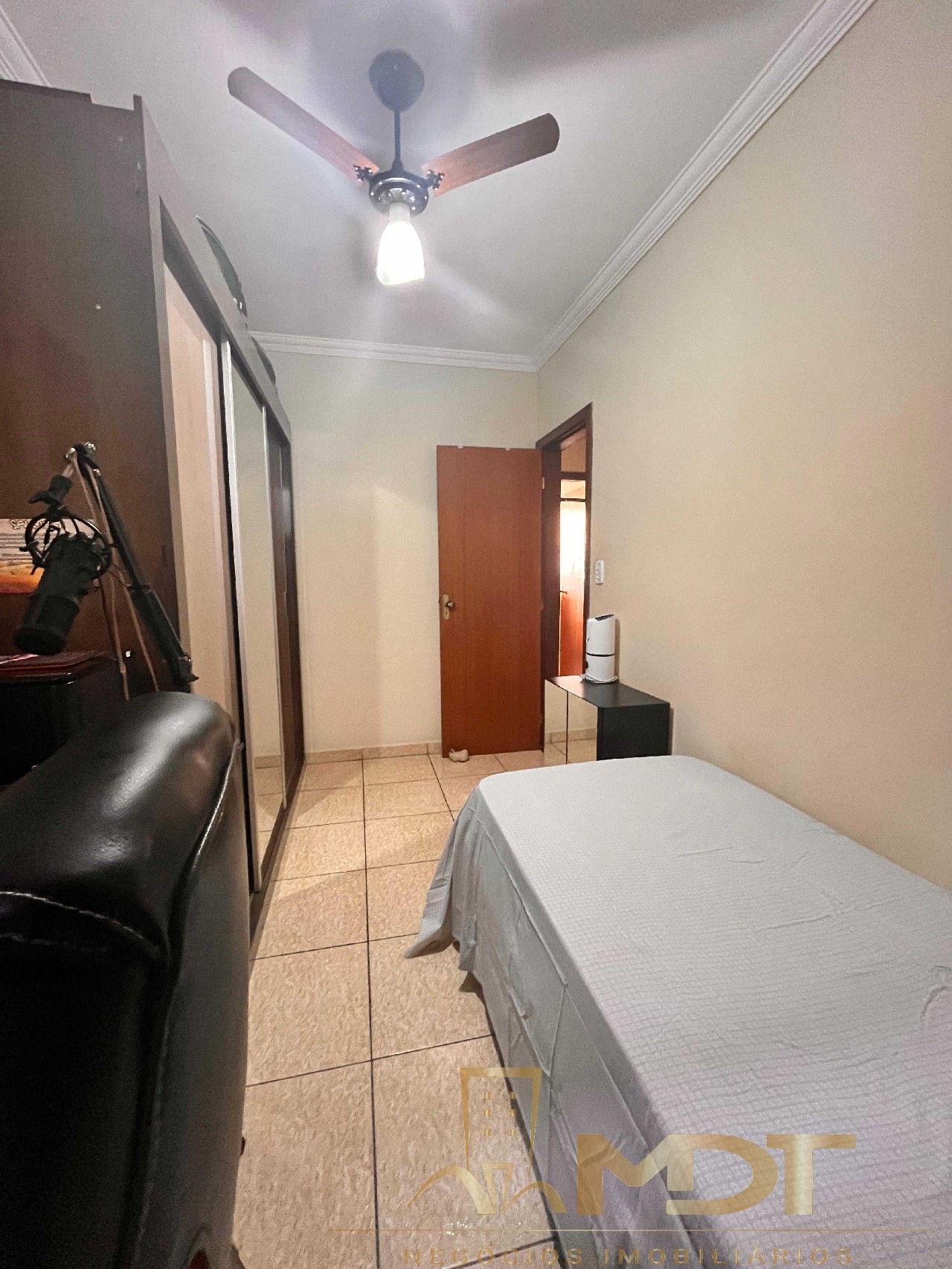 Casa à venda com 2 quartos, 80m² - Foto 17