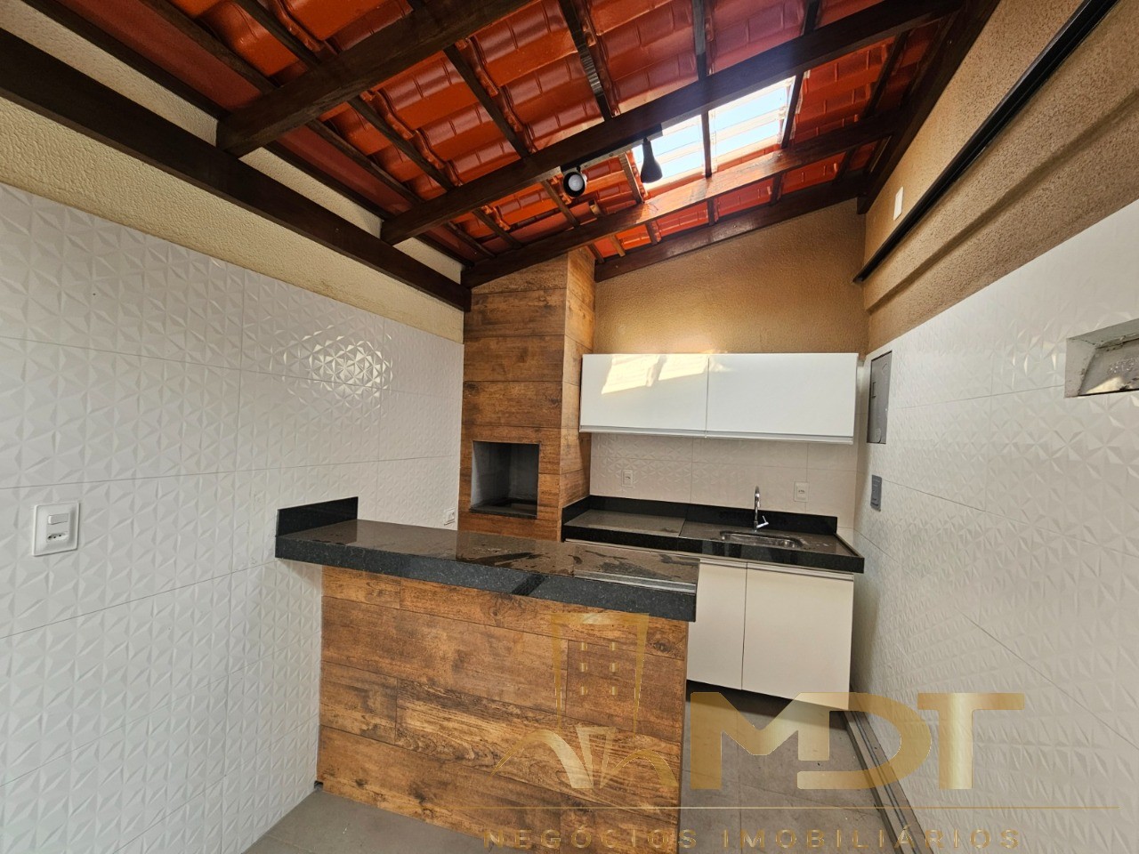 Casa à venda com 3 quartos, 105m² - Foto 2