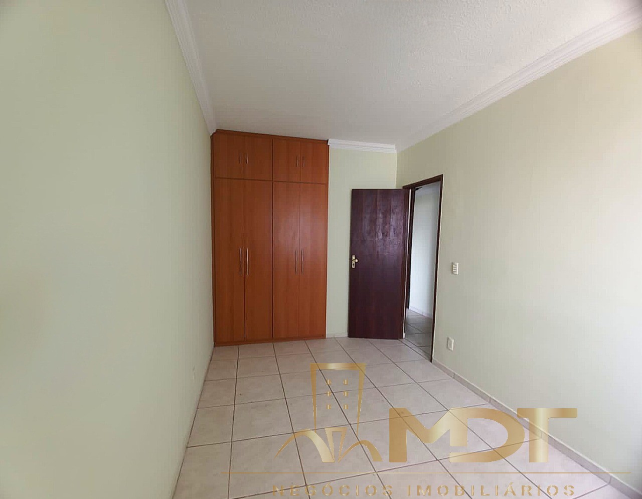 Apartamento à venda com 2 quartos, 66m² - Foto 2