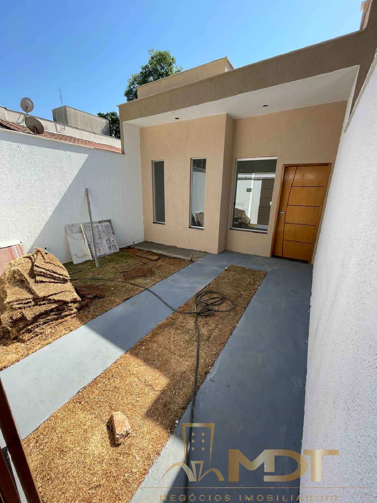 Casa à venda com 3 quartos, 80m² - Foto 1