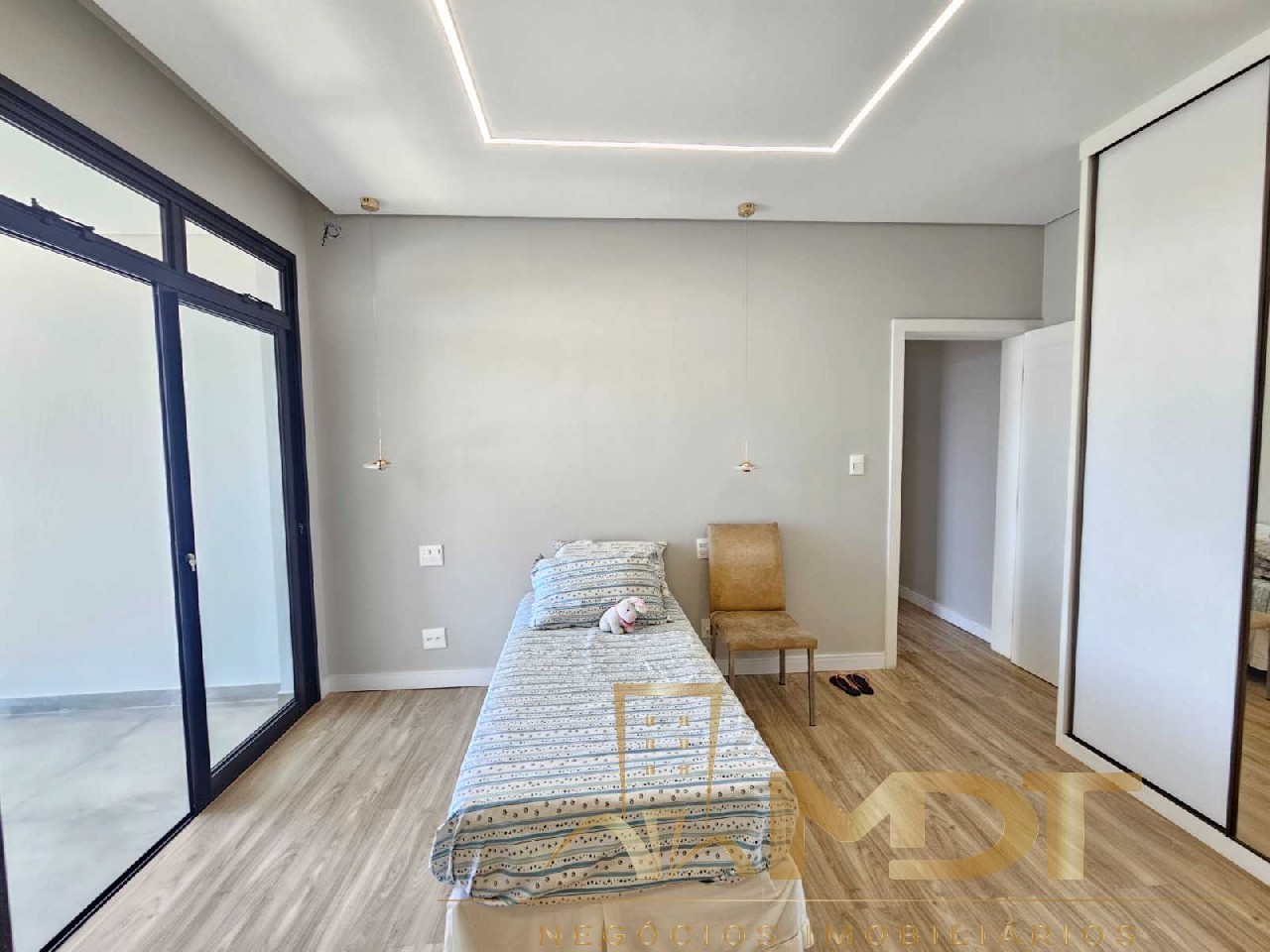 Casa à venda com 5 quartos, 310m² - Foto 18