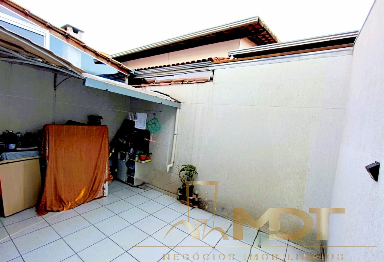 Casa à venda com 3 quartos, 90m² - Foto 13