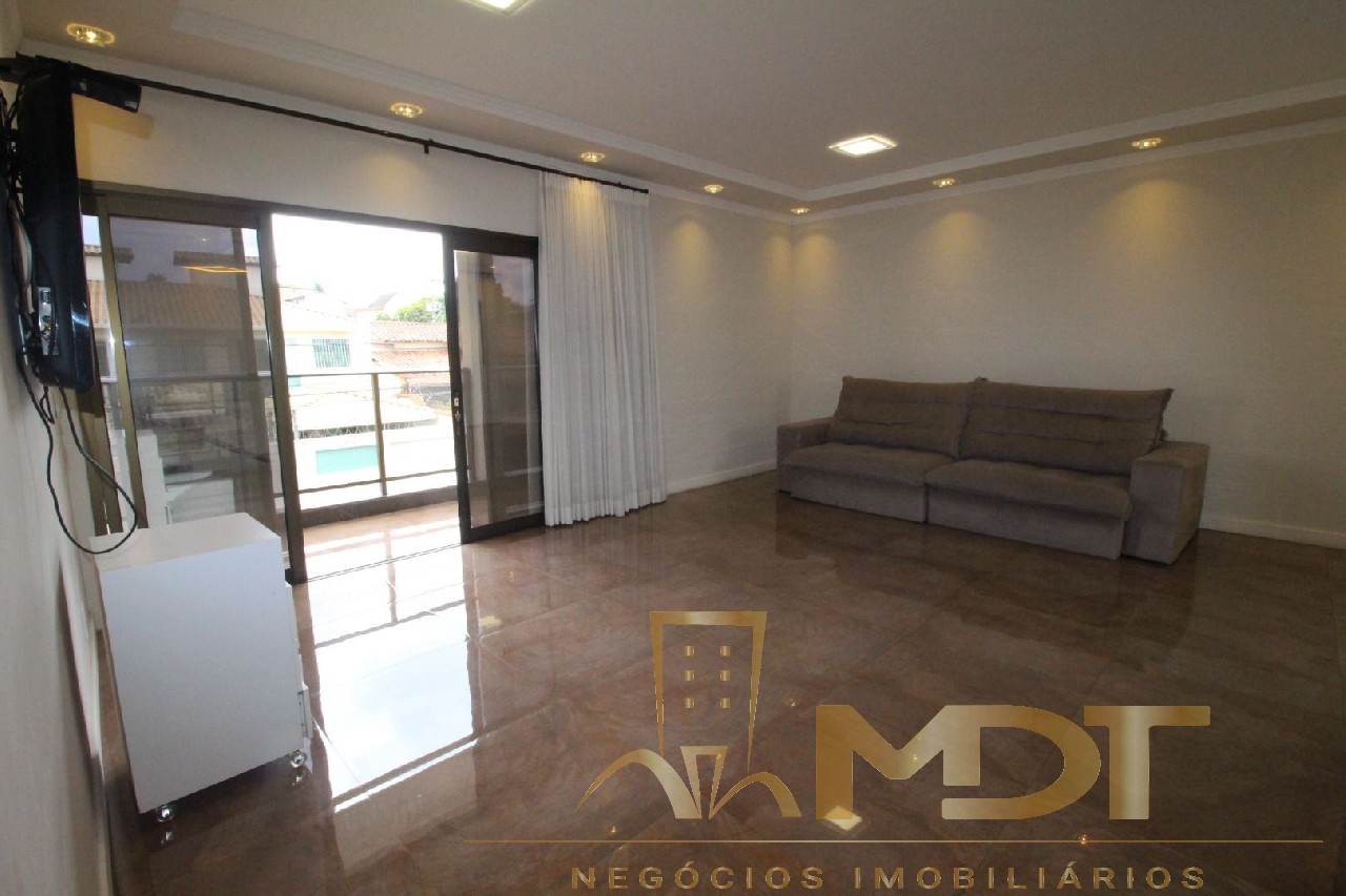 Casa à venda com 5 quartos, 220m² - Foto 18