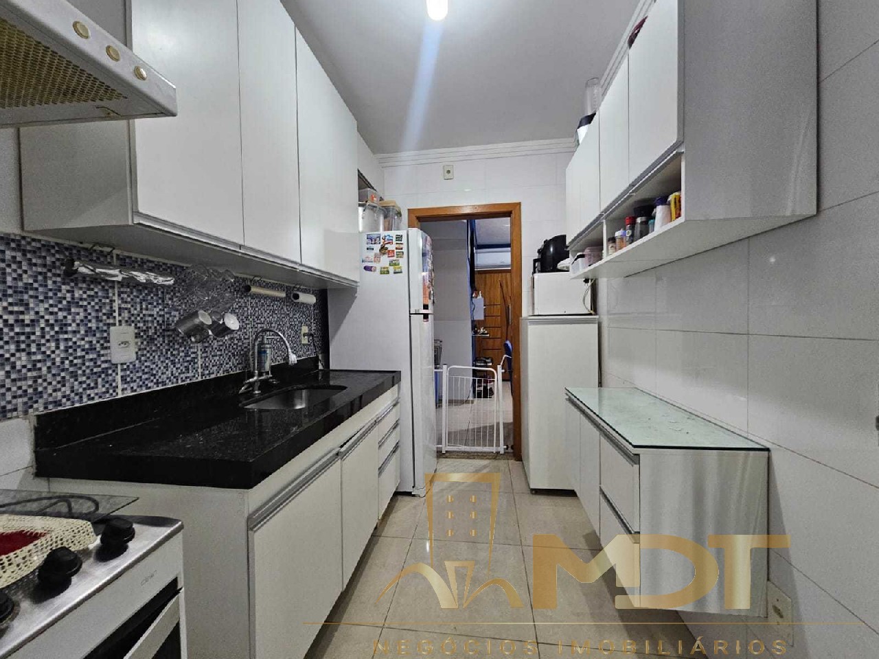 Apartamento à venda com 3 quartos, 108m² - Foto 2