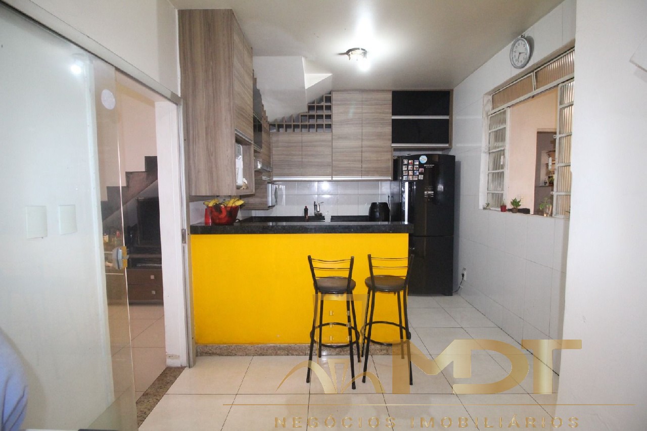 Casa à venda com 3 quartos, 91m² - Foto 11