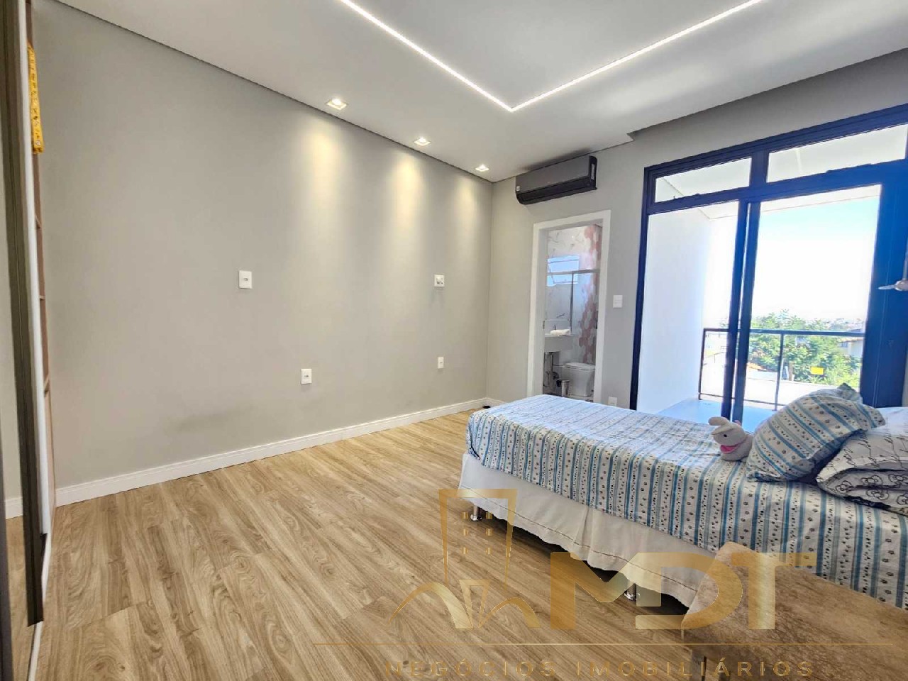 Casa à venda com 5 quartos, 310m² - Foto 6