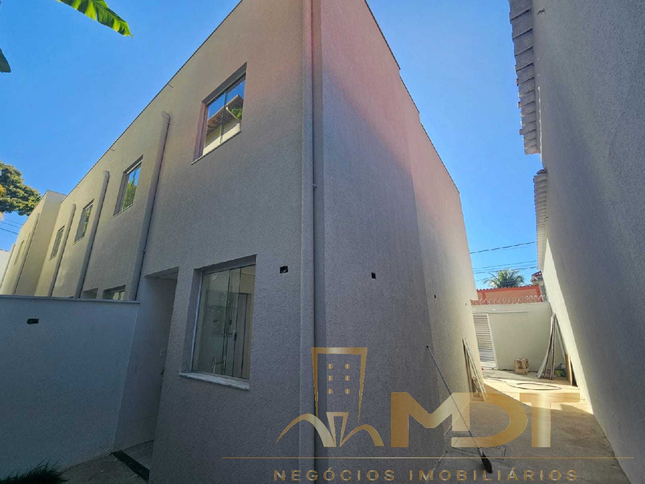 Casa à venda com 2 quartos, 130m² - Foto 2