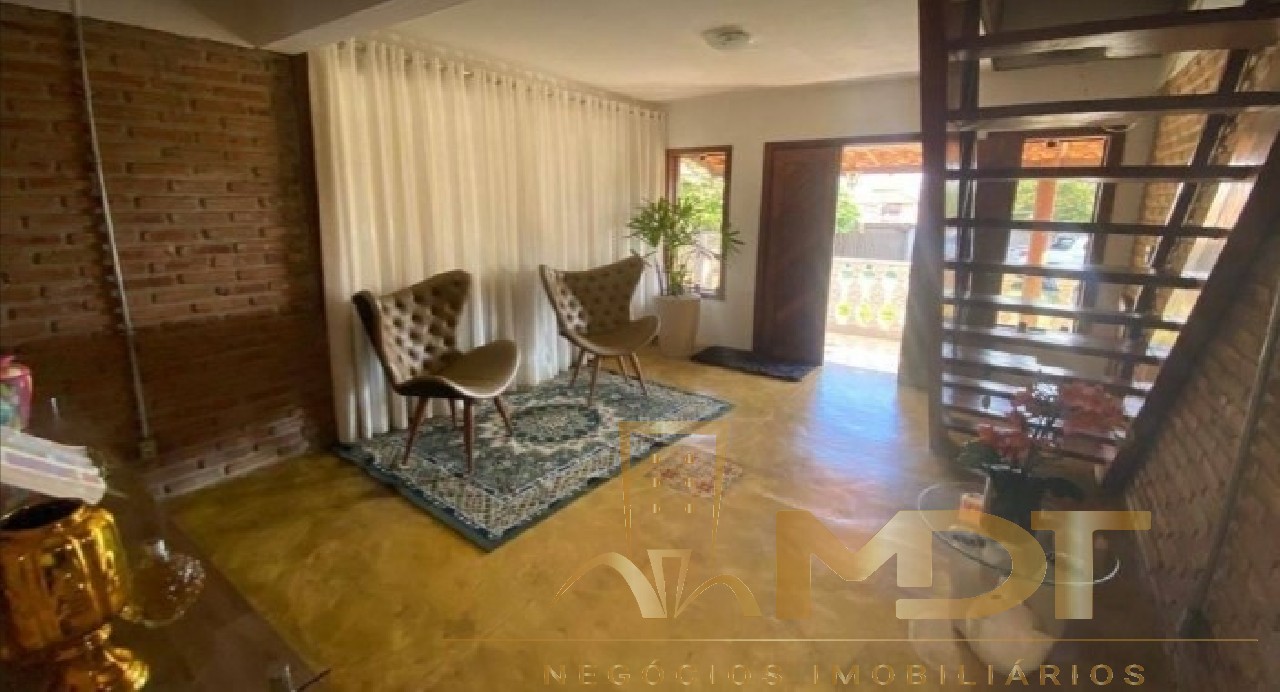 Casa à venda com 5 quartos, 190m² - Foto 4