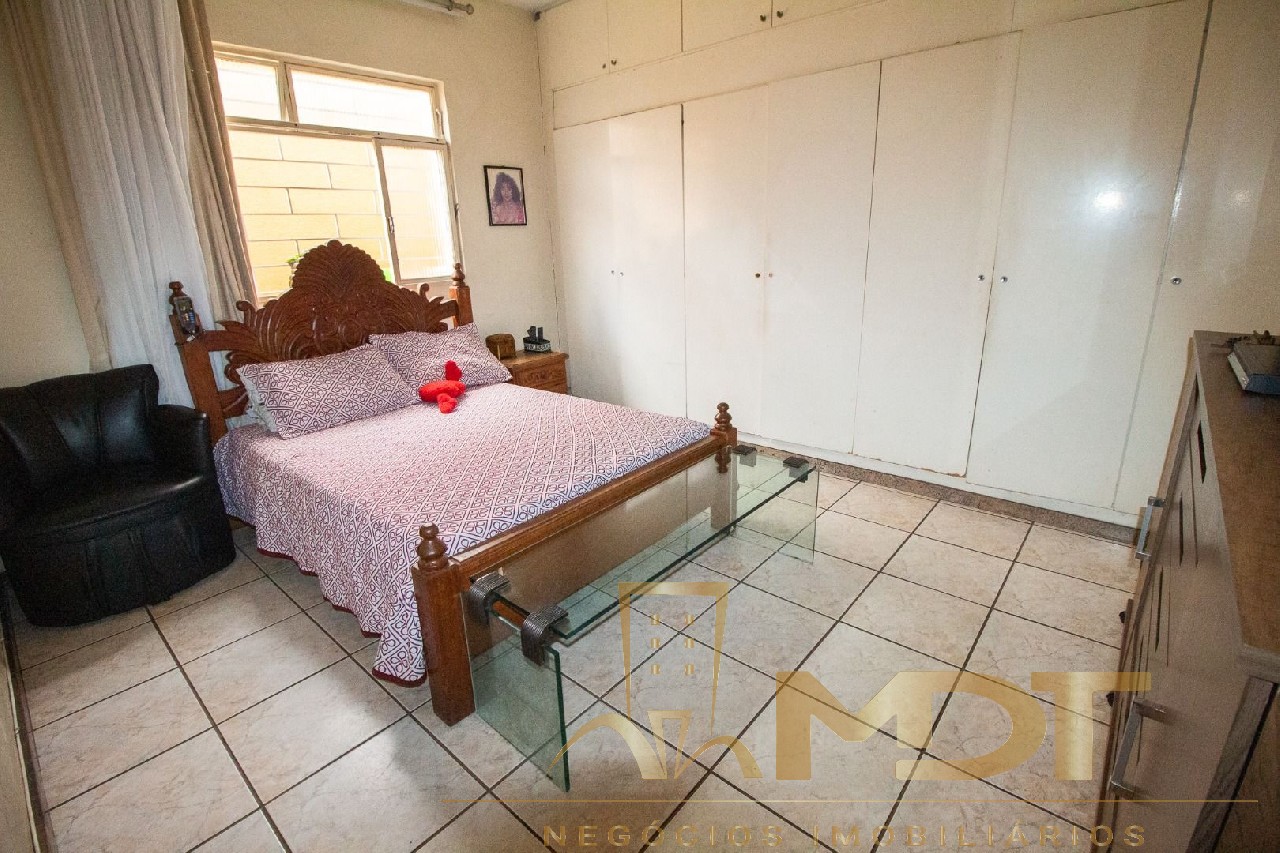 Casa à venda com 4 quartos, 250m² - Foto 20