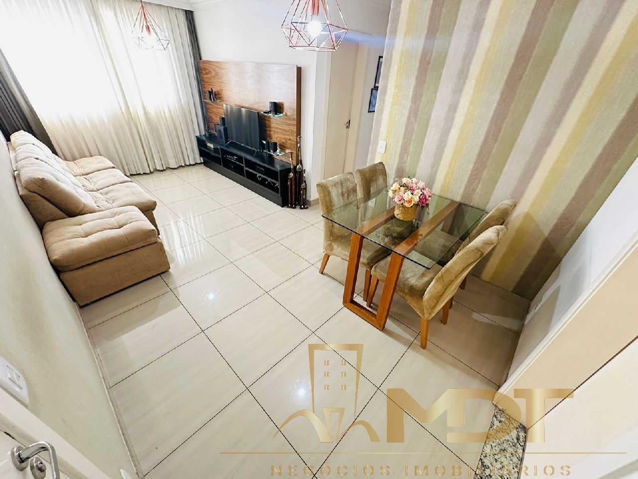 Apartamento à venda com 2 quartos, 65m² - Foto 1