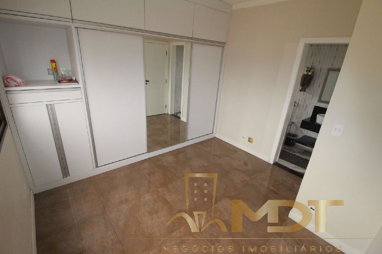 Casa à venda com 5 quartos, 220m² - Foto 29