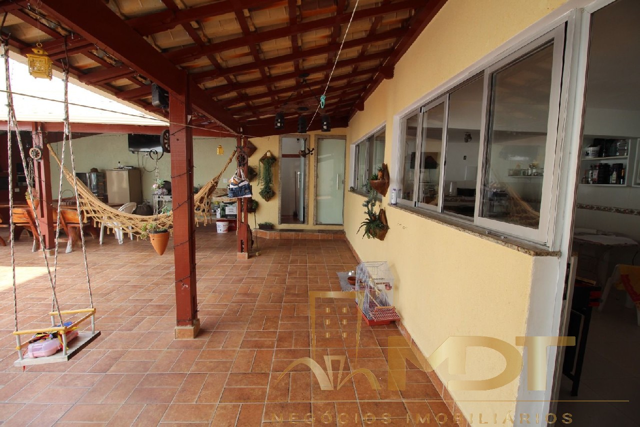 Casa à venda com 5 quartos, 220m² - Foto 9