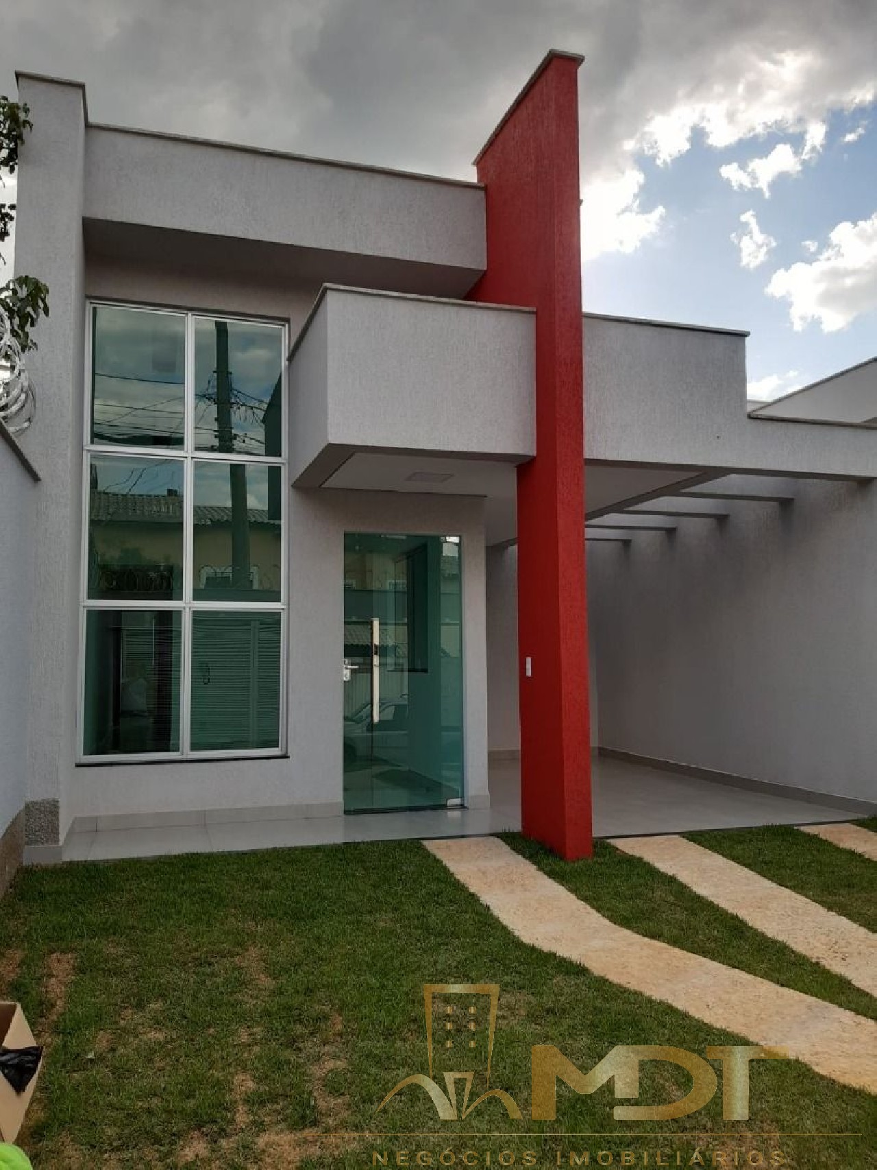 Casa à venda com 3 quartos, 90m² - Foto 1