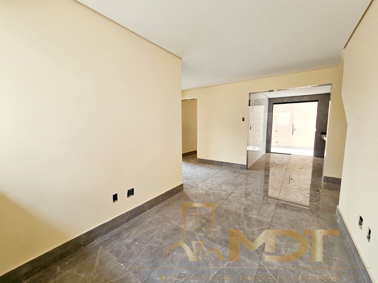 Apartamento à venda com 3 quartos, 65m² - Foto 4