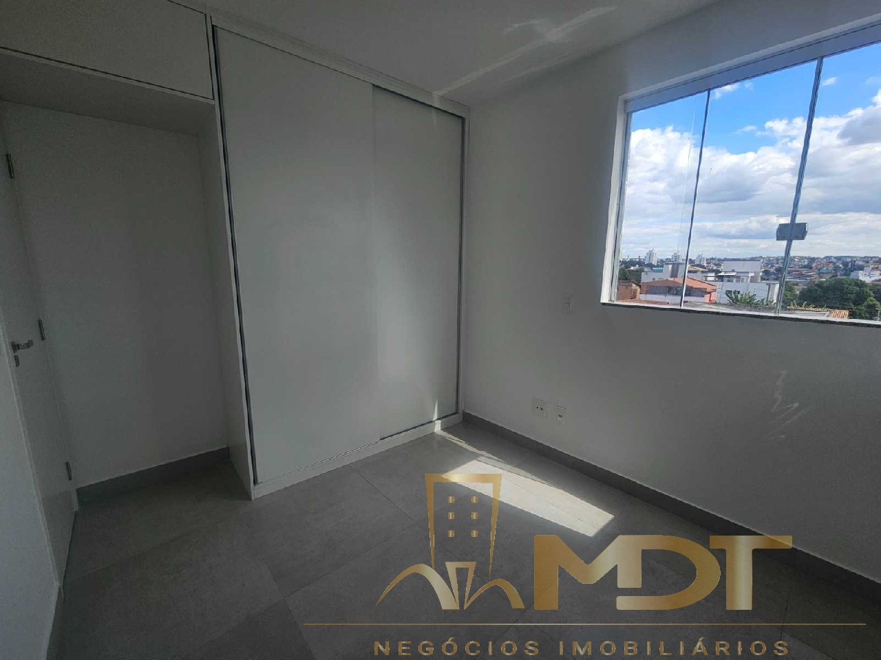 Apartamento à venda com 3 quartos, 75m² - Foto 17