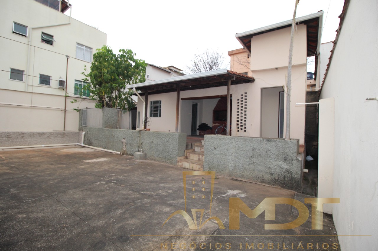 Casa à venda com 4 quartos, 200m² - Foto 4