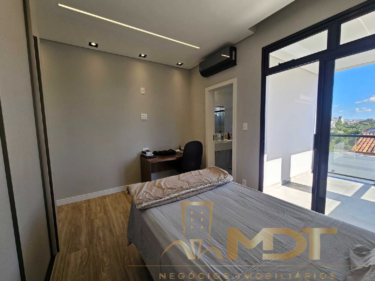 Casa à venda com 5 quartos, 310m² - Foto 49