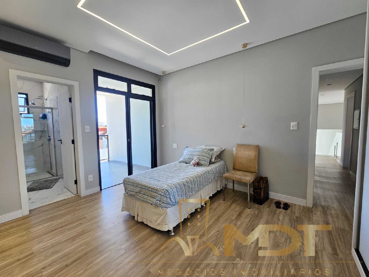 Casa à venda com 5 quartos, 310m² - Foto 12