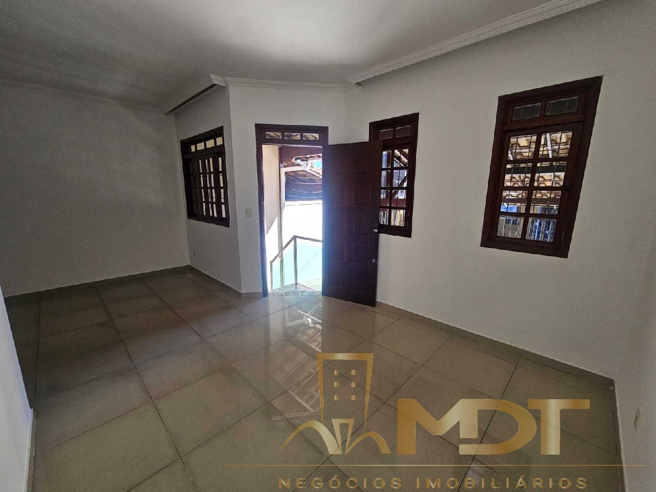 Casa à venda com 3 quartos, 105m² - Foto 4