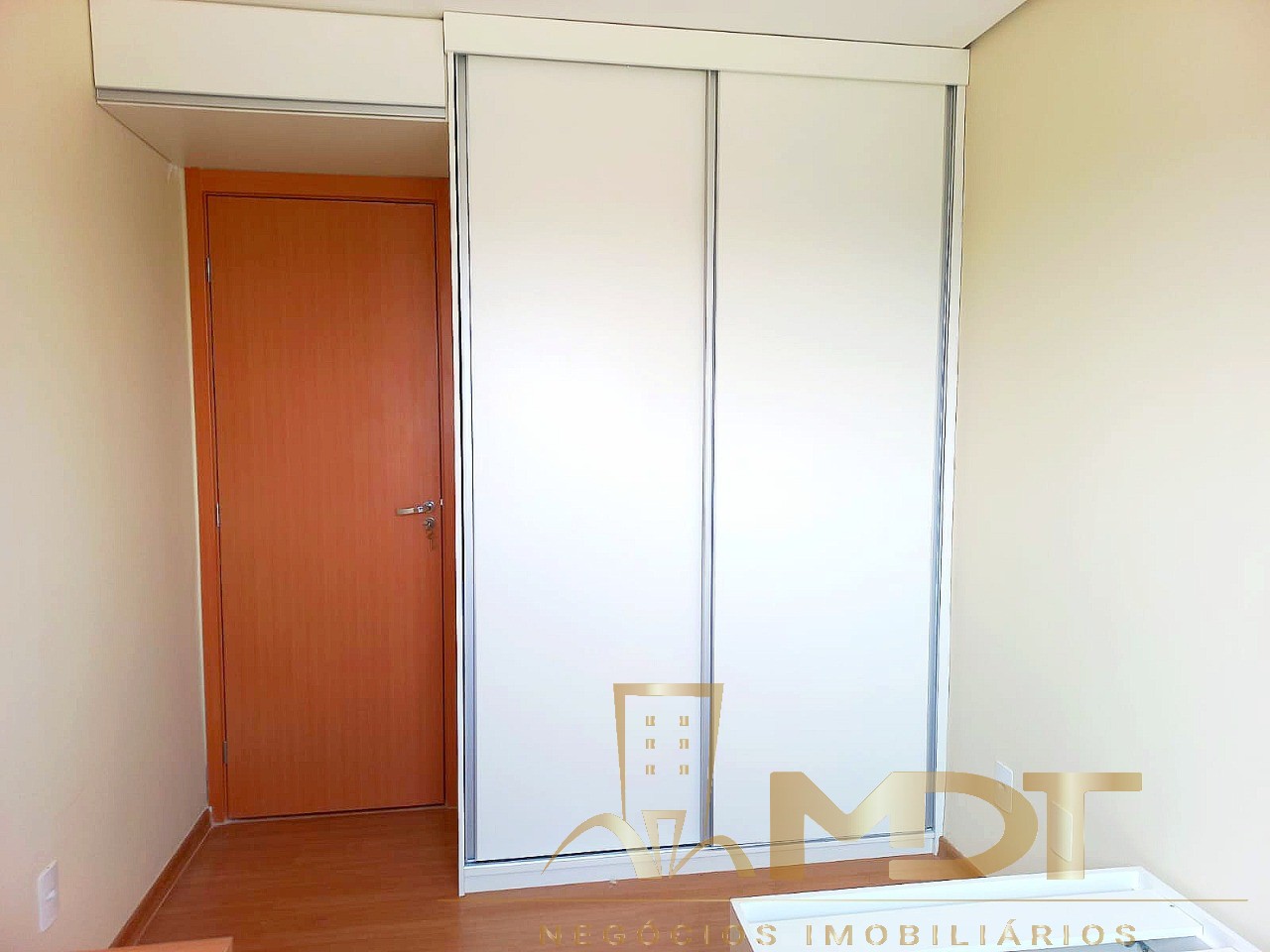 Apartamento à venda com 2 quartos, 63m² - Foto 2