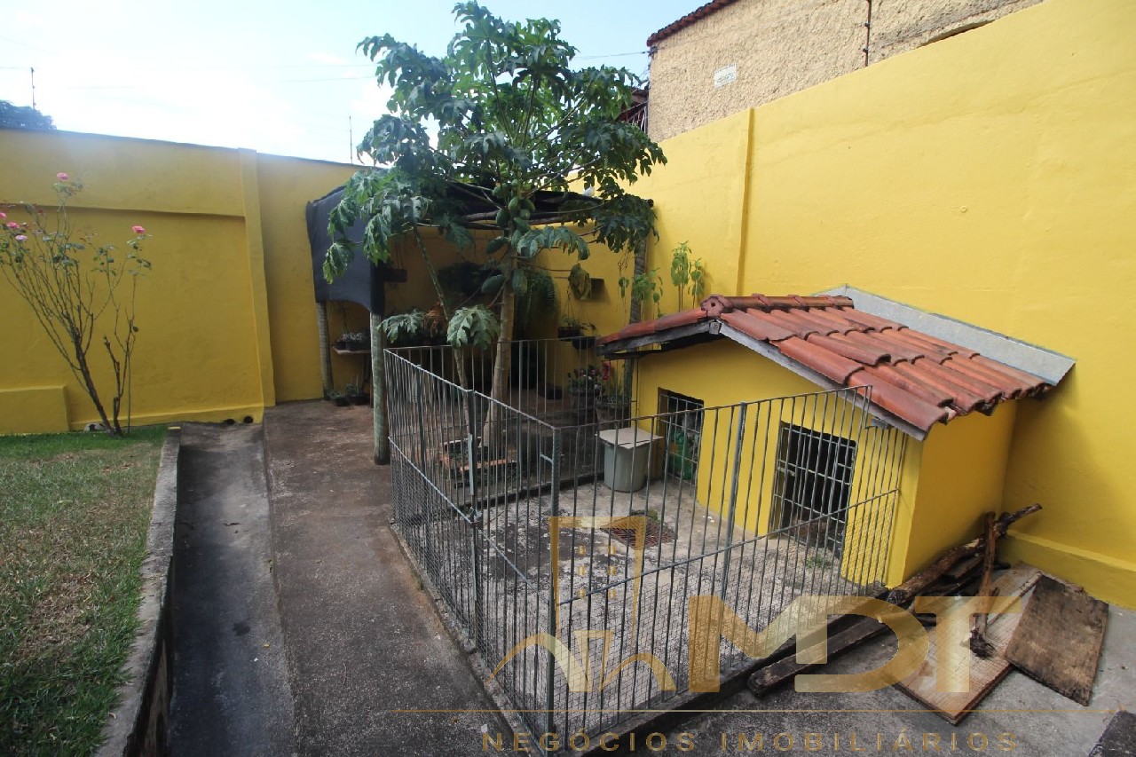 Casa à venda com 3 quartos, 200m² - Foto 14