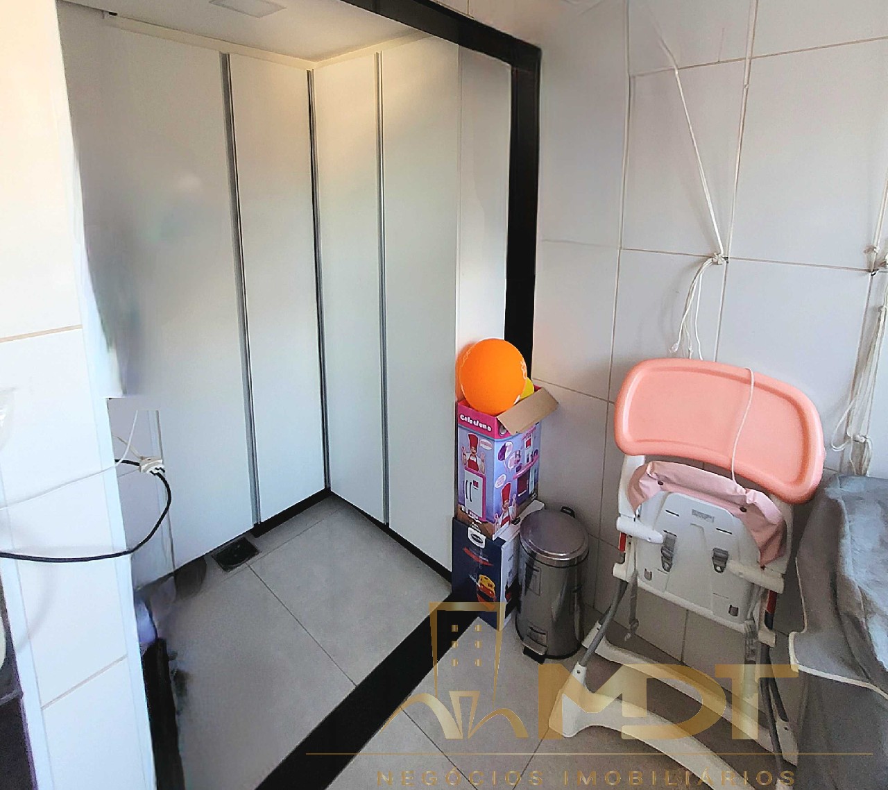 Apartamento à venda com 3 quartos, 90m² - Foto 2