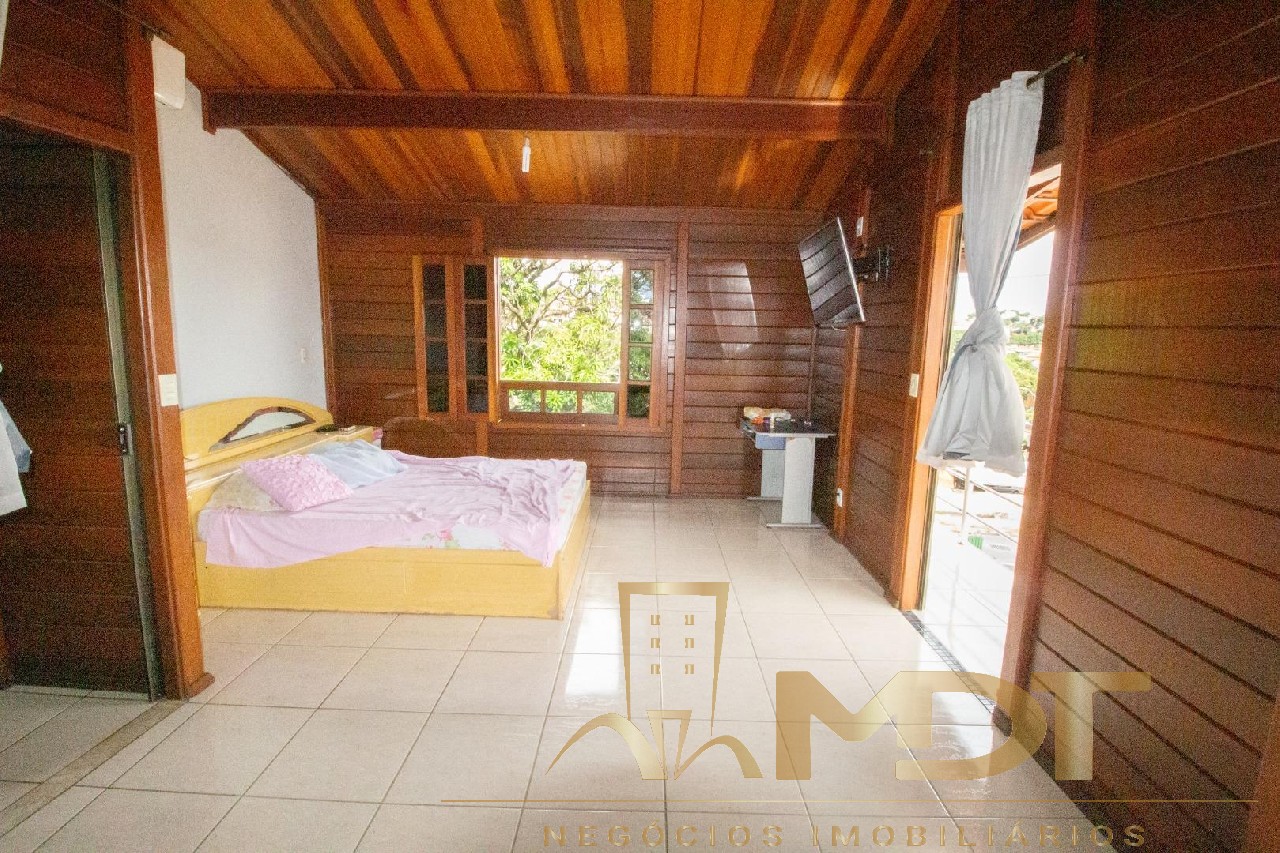 Casa à venda com 3 quartos, 112m² - Foto 1